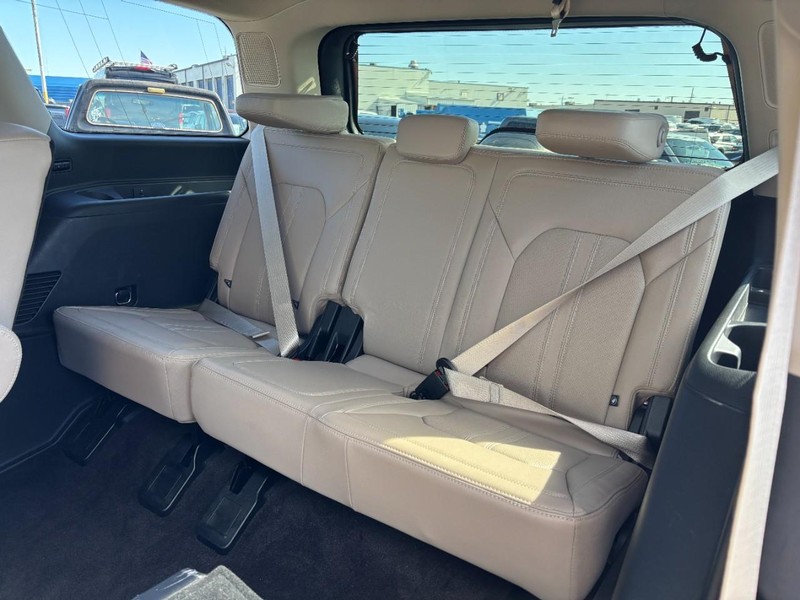 Ford Expedition Vehicle Image 12