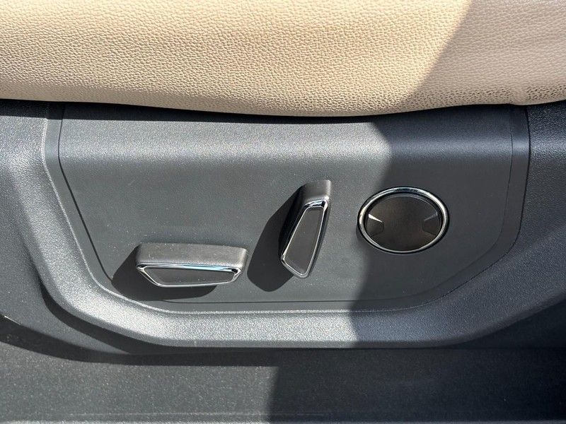 Ford Expedition Vehicle Image 17