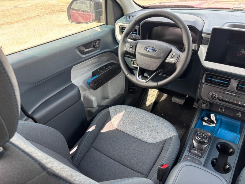 Ford Maverick Vehicle Full-screen Gallery Image 13