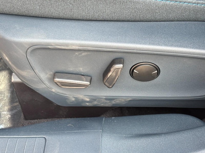 Ford Maverick Vehicle Full-screen Gallery Image 16