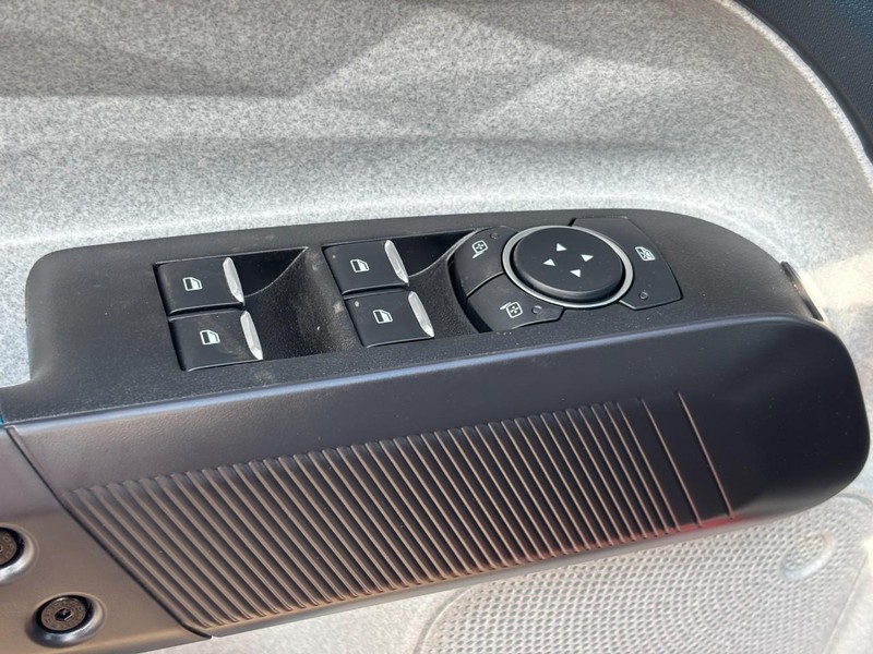 Ford Maverick Vehicle Full-screen Gallery Image 17