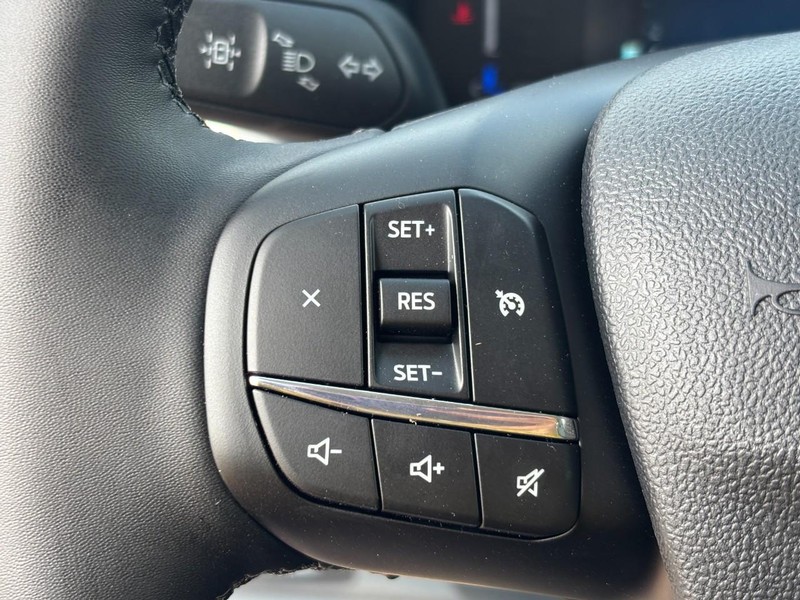 Ford Maverick Vehicle Full-screen Gallery Image 18