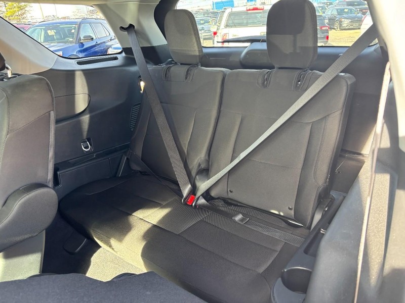 Ford Explorer Vehicle Image 12