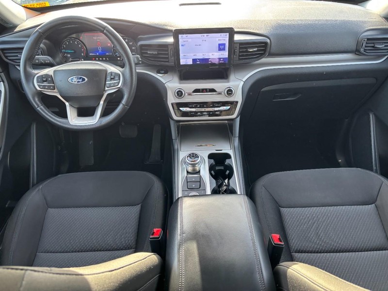 Ford Explorer Vehicle Image 14