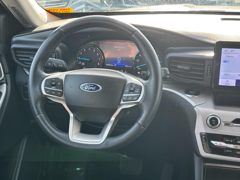 Ford Explorer Vehicle Image 15