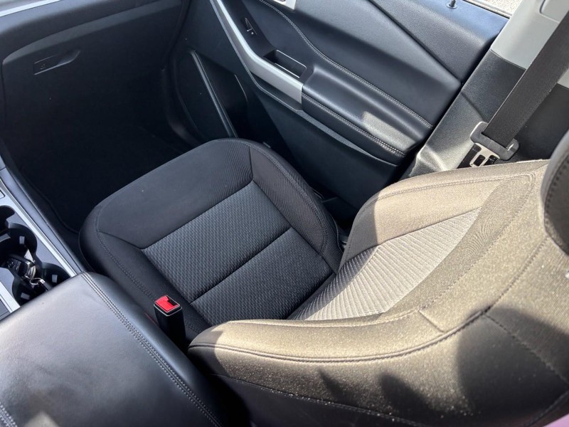 Ford Explorer Vehicle Image 17