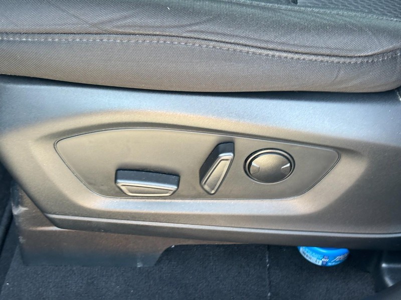 Ford Explorer Vehicle Image 18