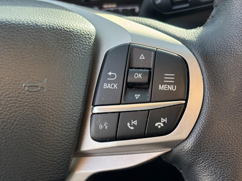 Ford Explorer Vehicle Image 21