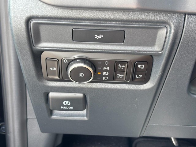 Ford F-150 Vehicle Full-screen Gallery Image 20