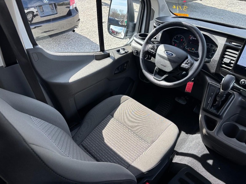 Ford Transit Passenger Wagon Vehicle Image 14