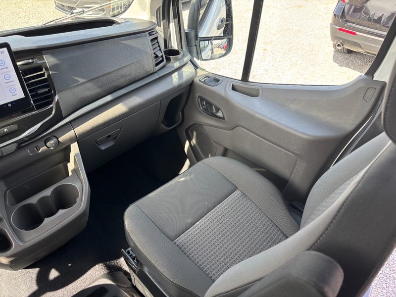 Ford Transit Passenger Wagon Vehicle Image 16