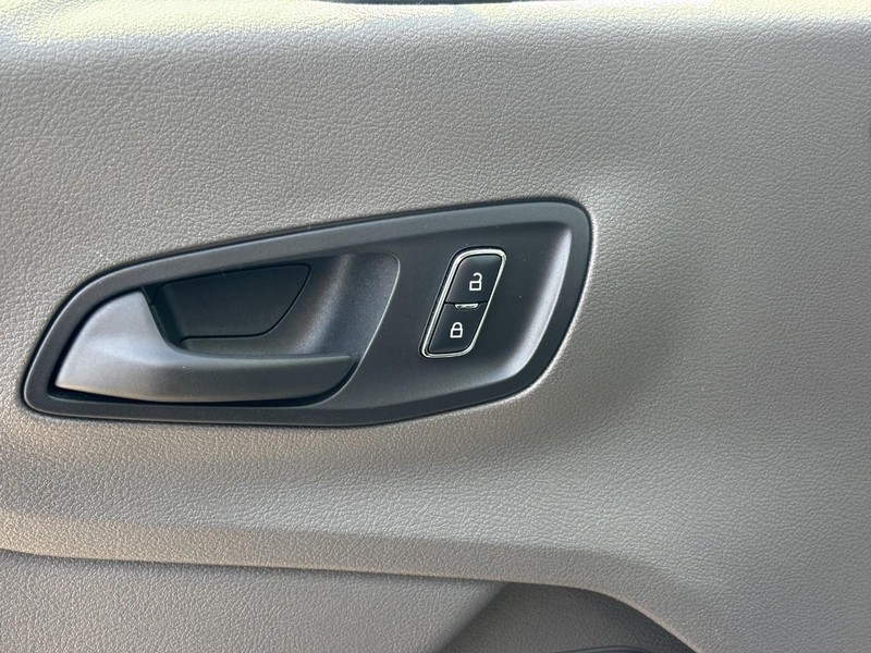 Ford Transit Passenger Wagon Vehicle Image 18