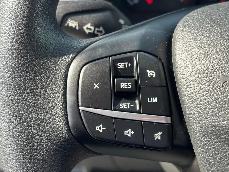 Ford Transit Passenger Wagon Vehicle Image 19