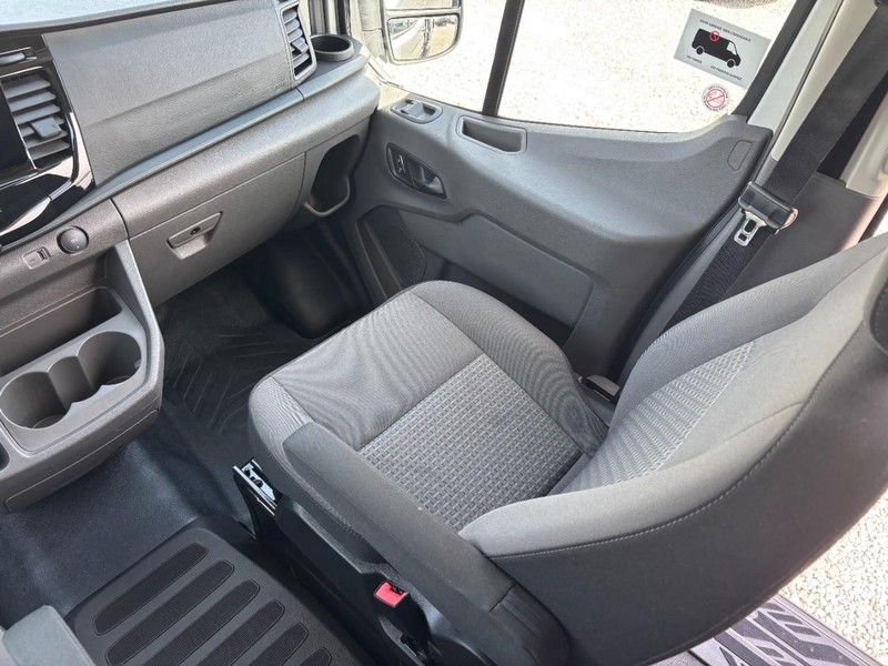 Ford Transit Passenger Wagon Vehicle Image 16