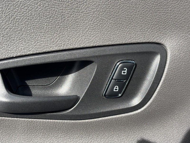 Ford Transit Passenger Wagon Vehicle Image 18