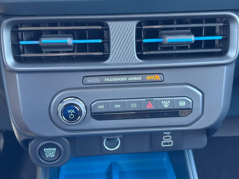 Ford Maverick Vehicle Full-screen Gallery Image 20