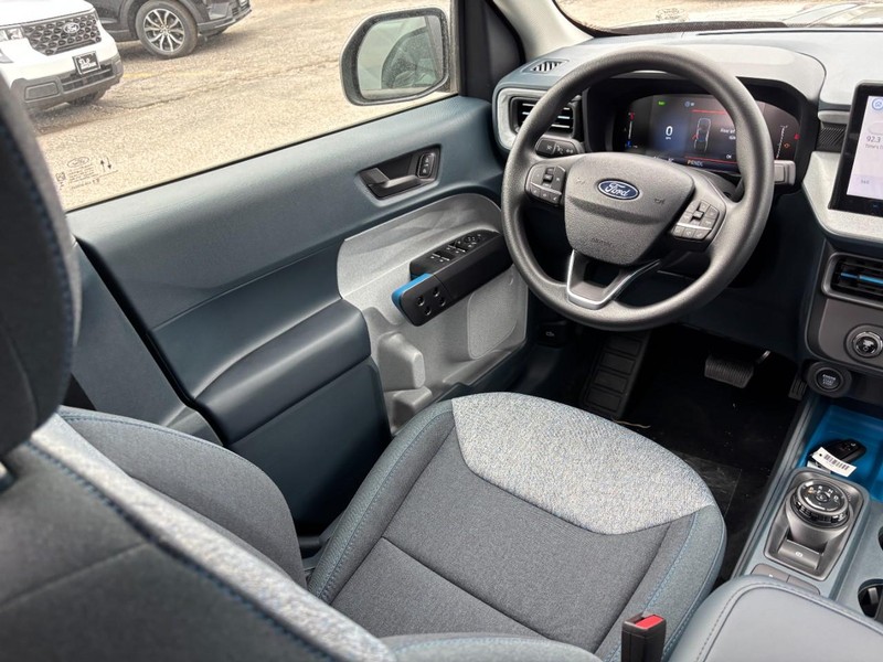 Ford Maverick Vehicle Full-screen Gallery Image 13