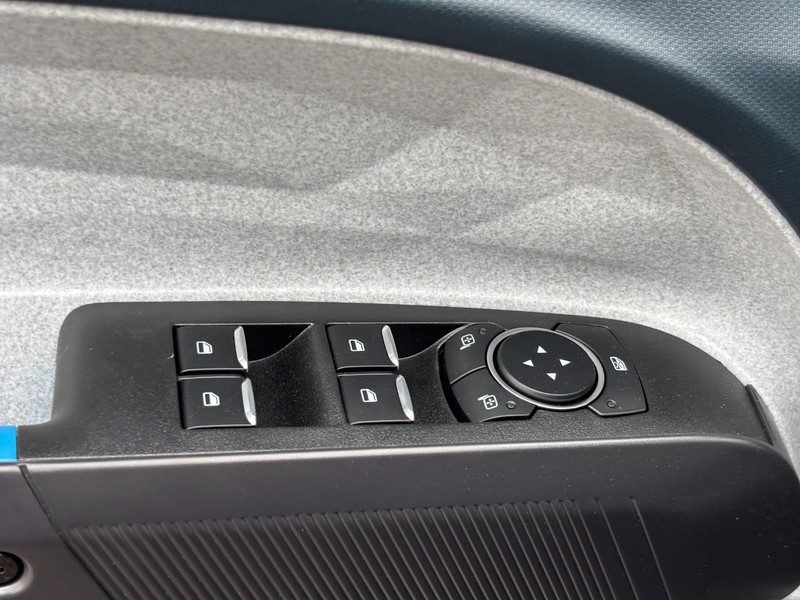 Ford Maverick Vehicle Full-screen Gallery Image 17