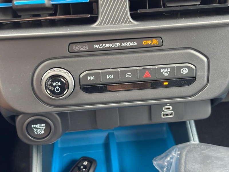Ford Maverick Vehicle Full-screen Gallery Image 23