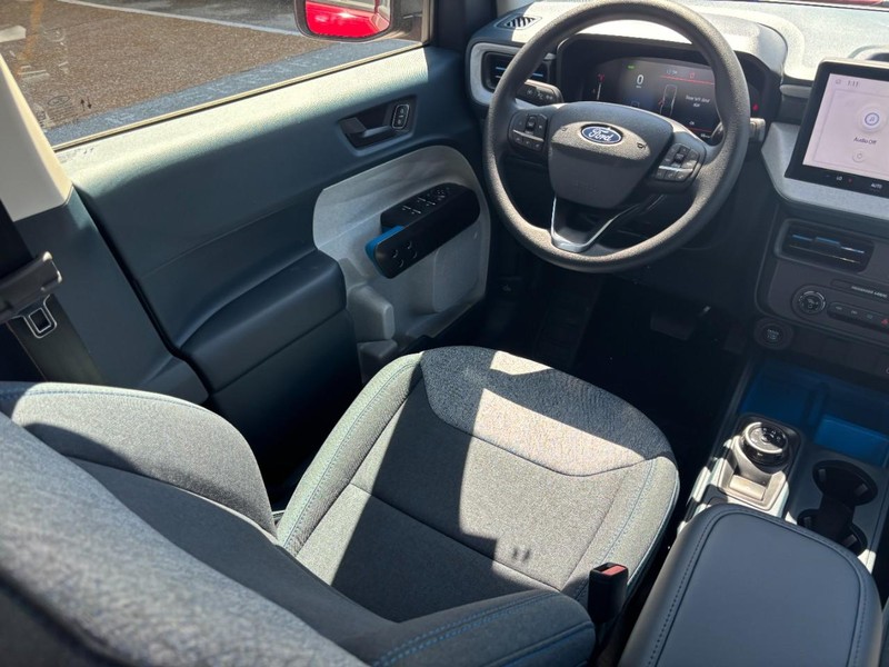 Ford Maverick Vehicle Image 13