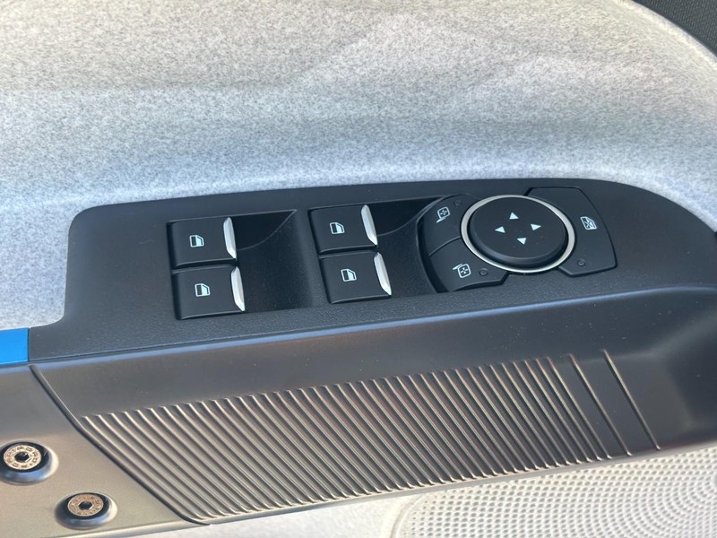 Ford Maverick Vehicle Image 17