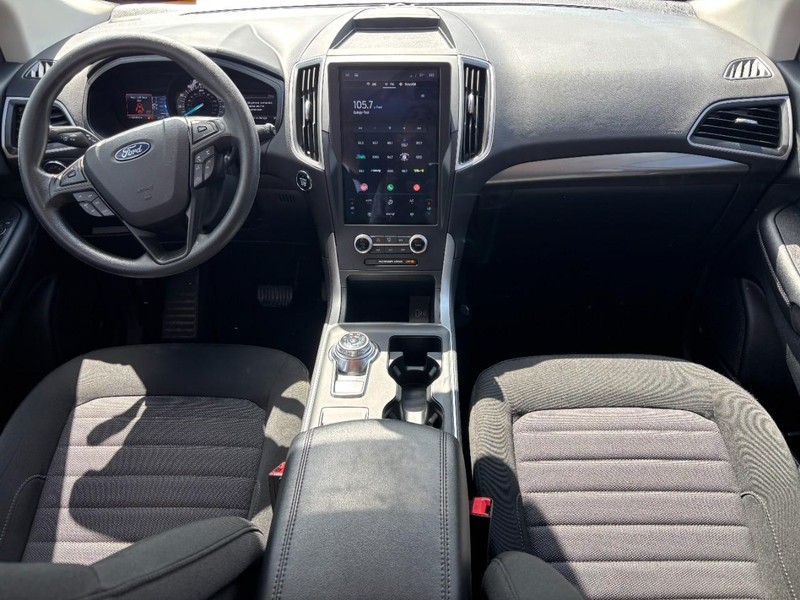 Ford Edge Vehicle Image 14