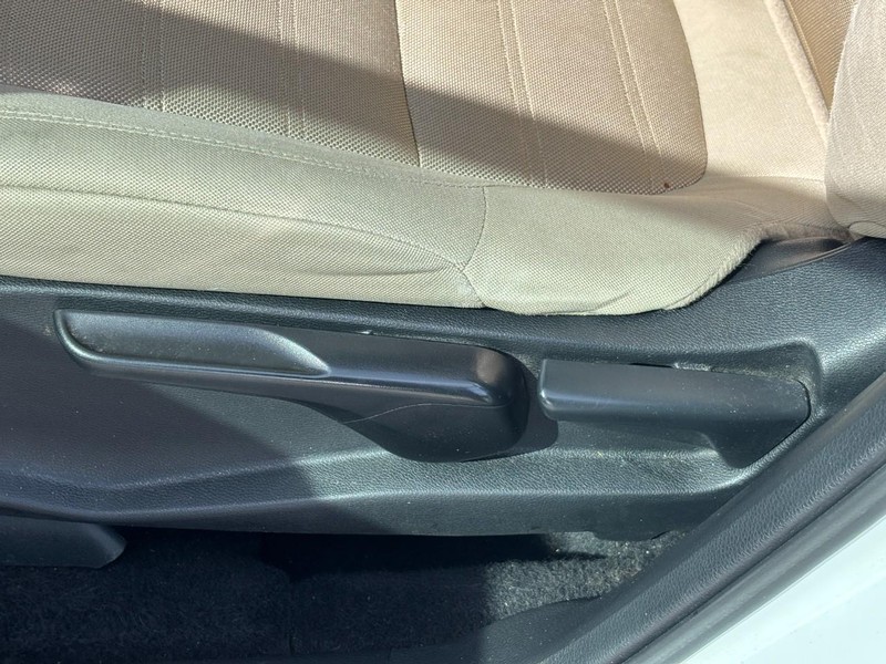 Honda CR-V Vehicle Image 17