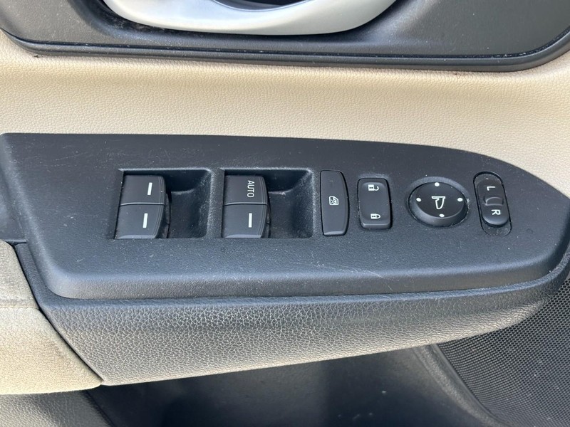 Honda CR-V Vehicle Image 18