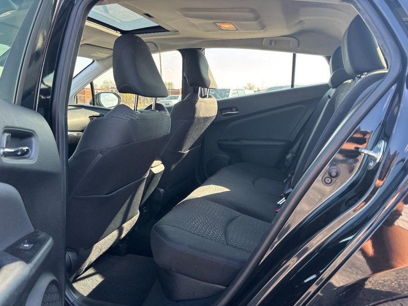 Toyota Prius Vehicle Image 12