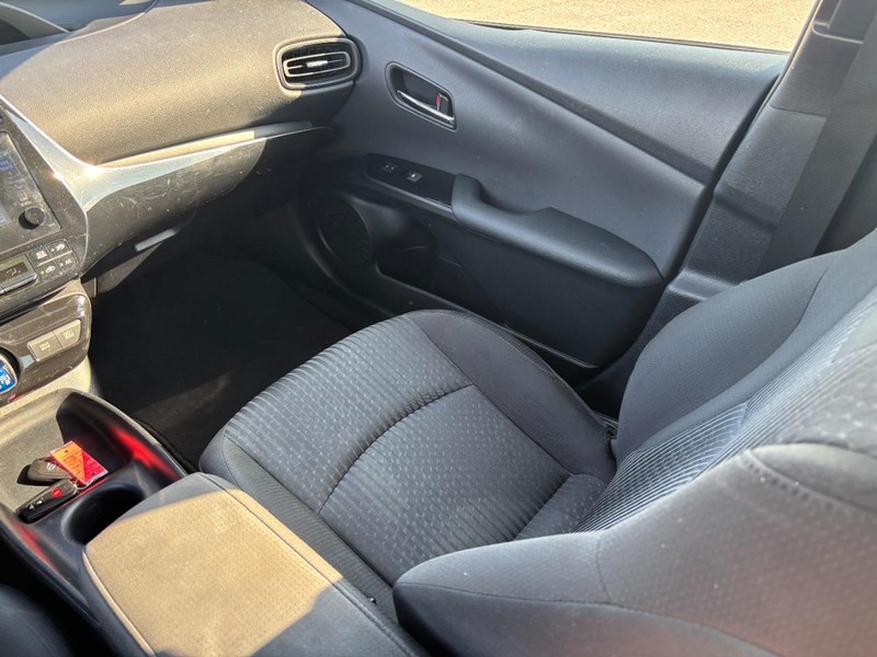 Toyota Prius Vehicle Image 15