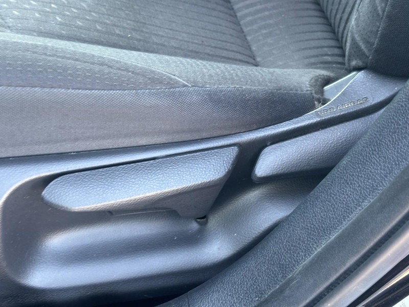 Toyota Prius Vehicle Image 16