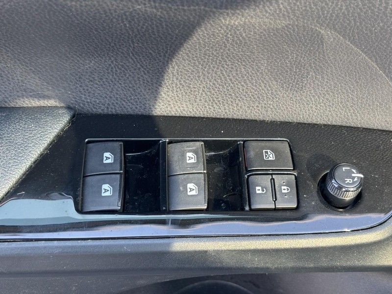 Toyota Prius Vehicle Image 17