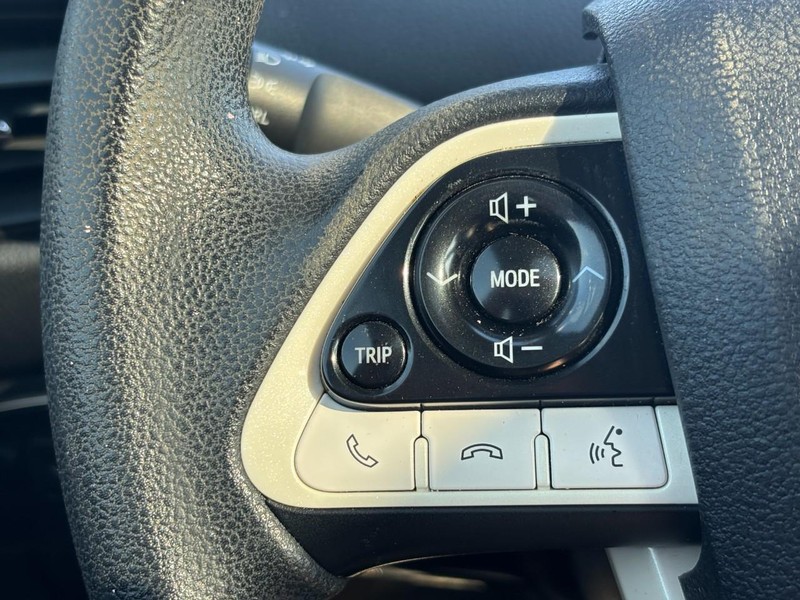 Toyota Prius Vehicle Image 18