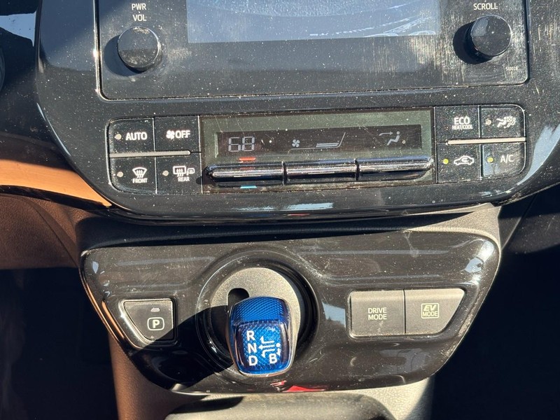 Toyota Prius Vehicle Image 23