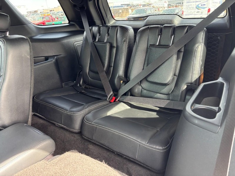 Ford Explorer Vehicle Image 12