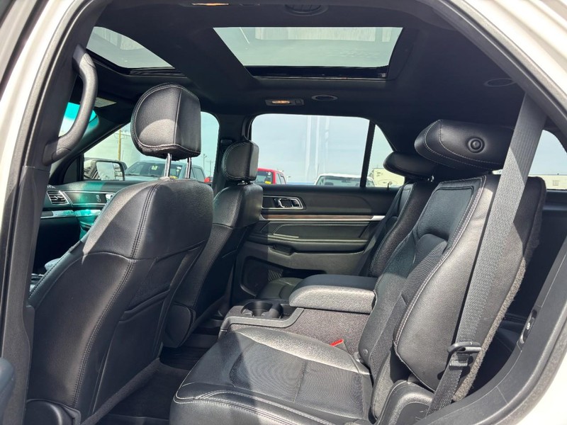 Ford Explorer Vehicle Image 13
