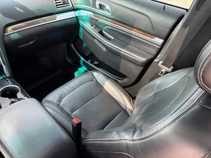 Ford Explorer Vehicle Image 16