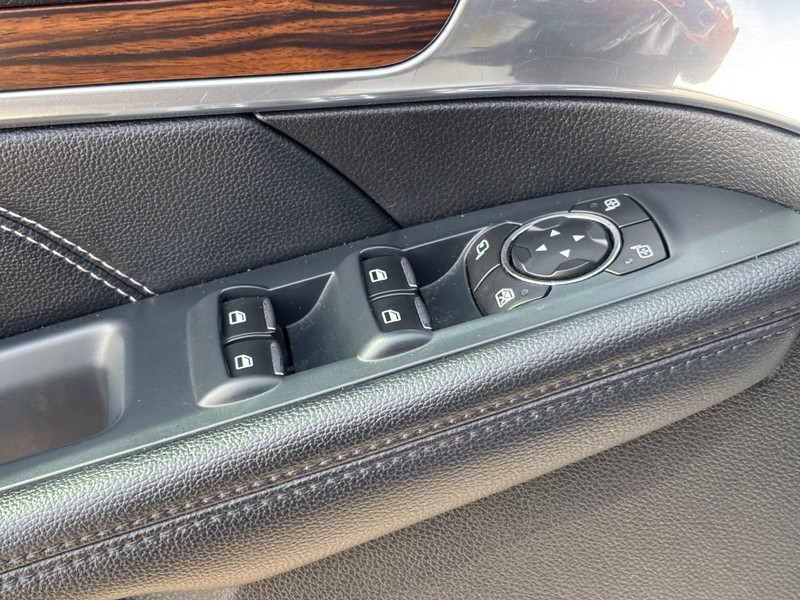 Ford Explorer Vehicle Image 18