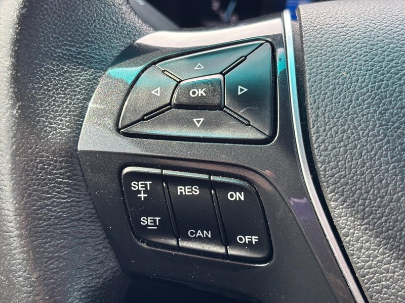 Ford Explorer Vehicle Image 19