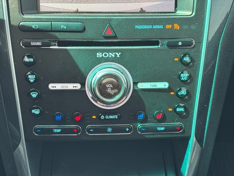 Ford Explorer Vehicle Image 24