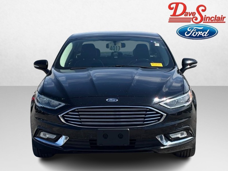 Ford Fusion Vehicle Full-screen Gallery Image 02