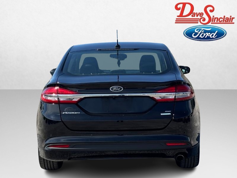 Ford Fusion Vehicle Full-screen Gallery Image 08