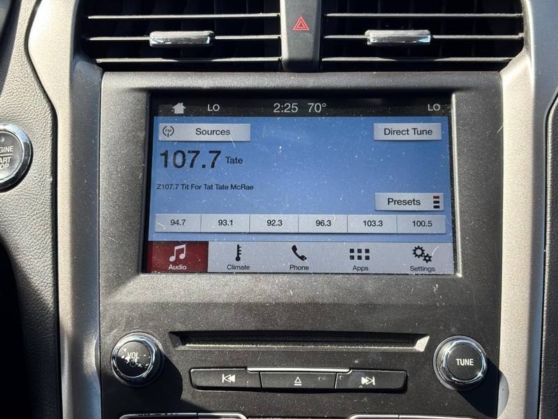 Ford Fusion Vehicle Full-screen Gallery Image 21