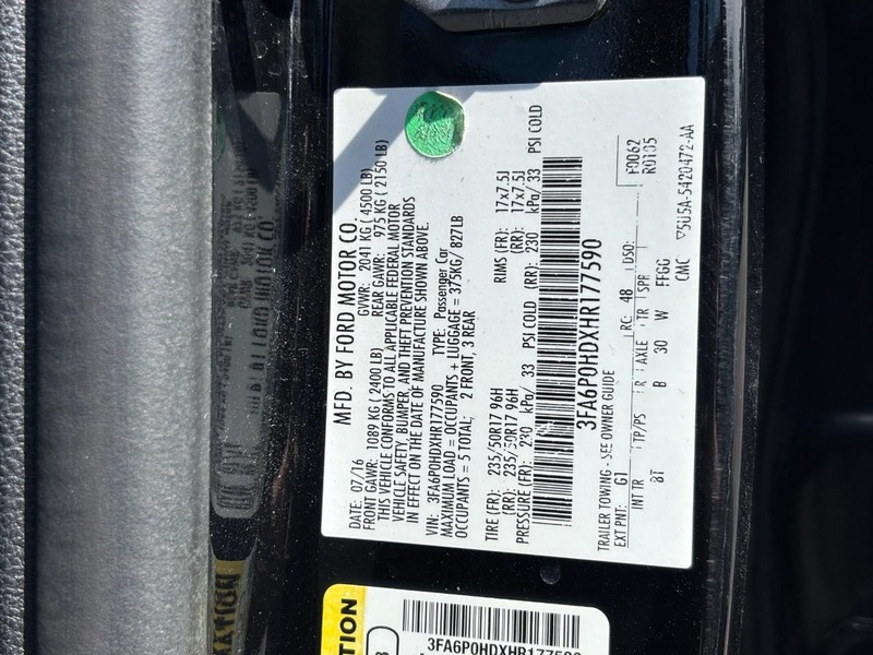 Ford Fusion Vehicle Full-screen Gallery Image 24