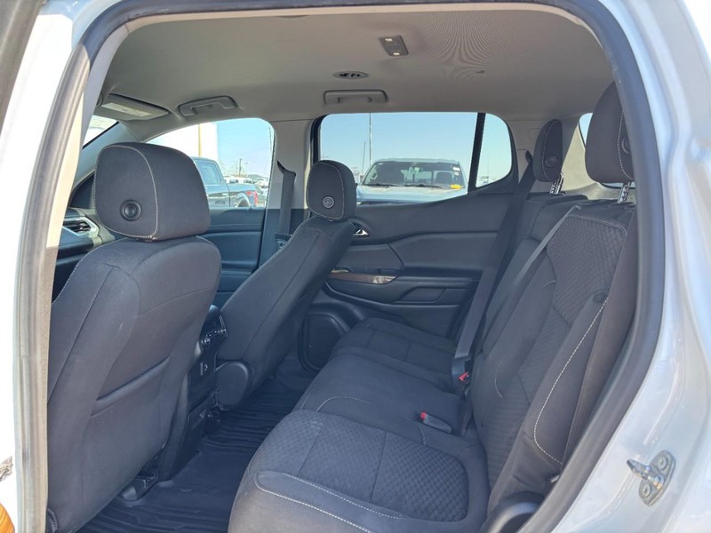 GMC Acadia Vehicle Image 13