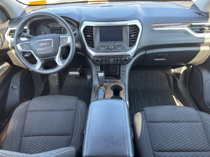 GMC Acadia Vehicle Image 15