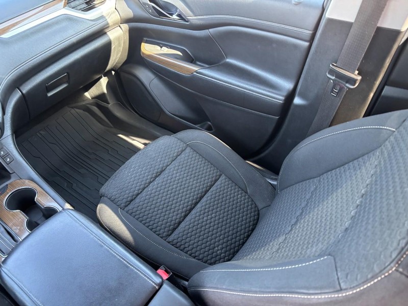 GMC Acadia Vehicle Image 16