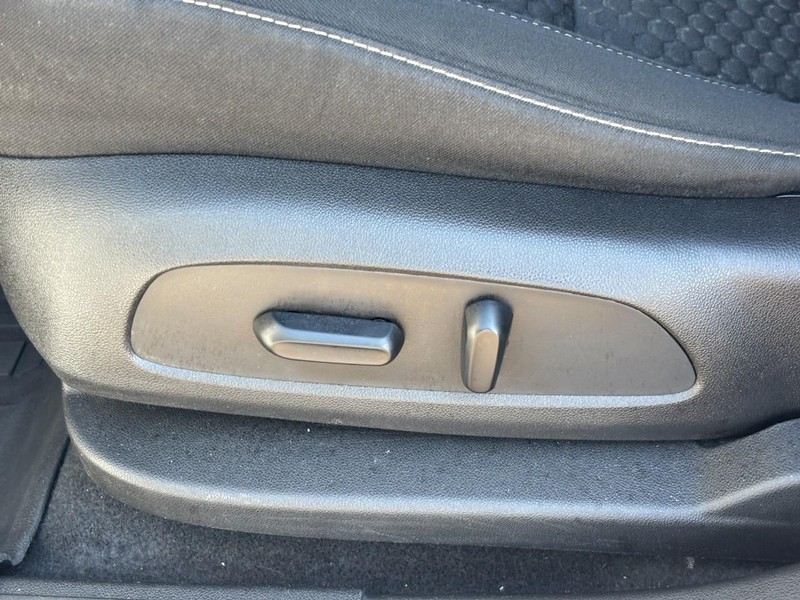 GMC Acadia Vehicle Image 17