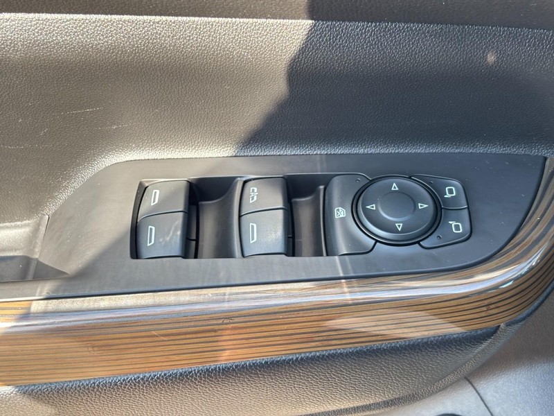 GMC Acadia Vehicle Image 18