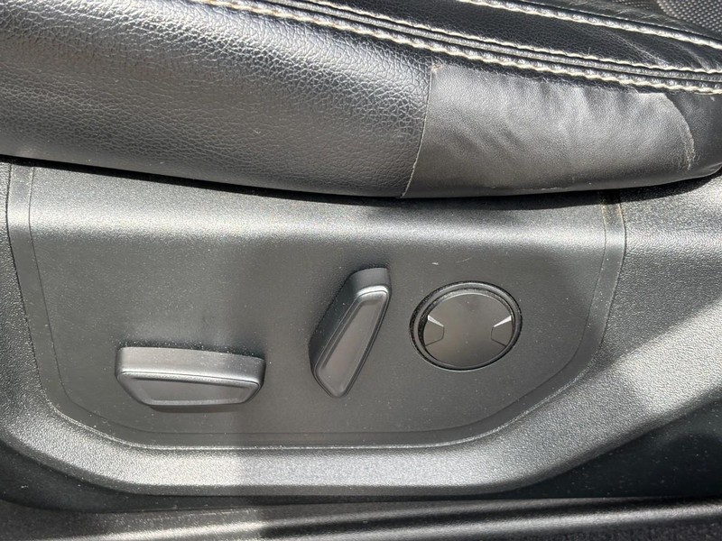 Ford Super Duty F-250 SRW Vehicle Image 16